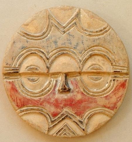 Masque africain traditionnel d'art premier