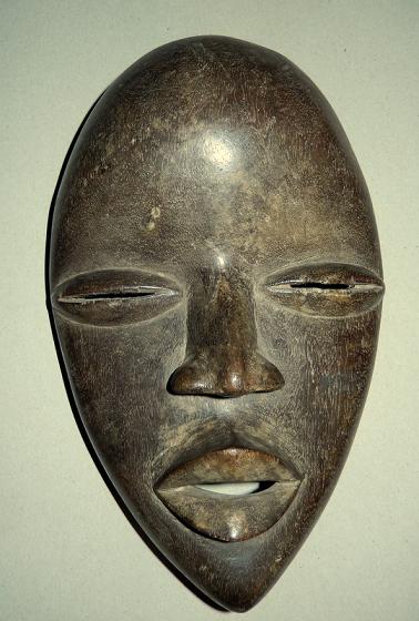 Masque à figure humaine