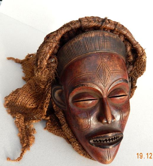 Masque anthropomorphe traditionnel