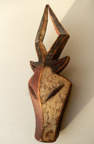 Masque à forme animale